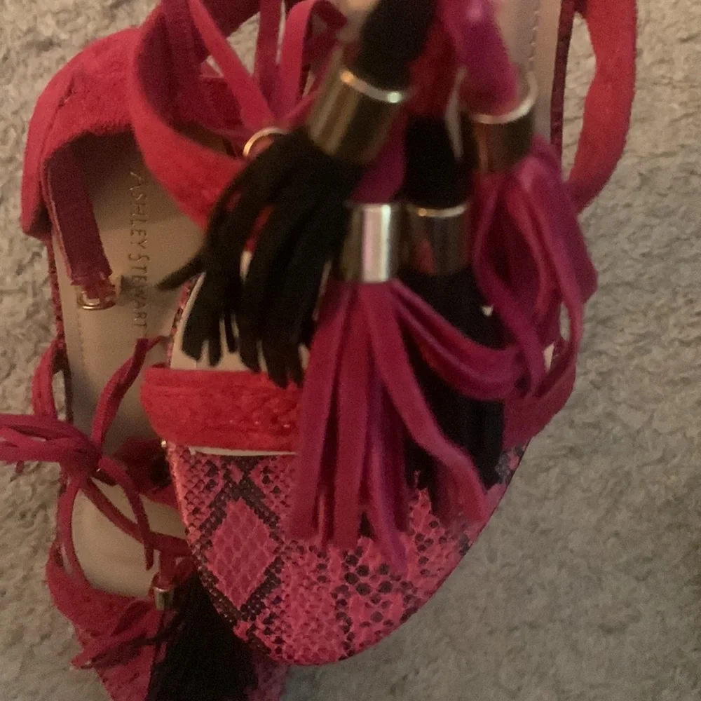 9w fuchsia wedge. Very unique! - Picture 4 of 4